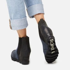 Sorel Joan of Artic Wedge II Chelsea Boot In Black Size 8
